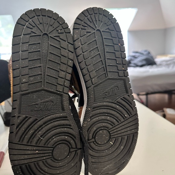 6Y Jordan 1s Mid. - Picture 4 of 4
